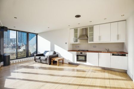 1 bedroom Flat To Let - Photo 2