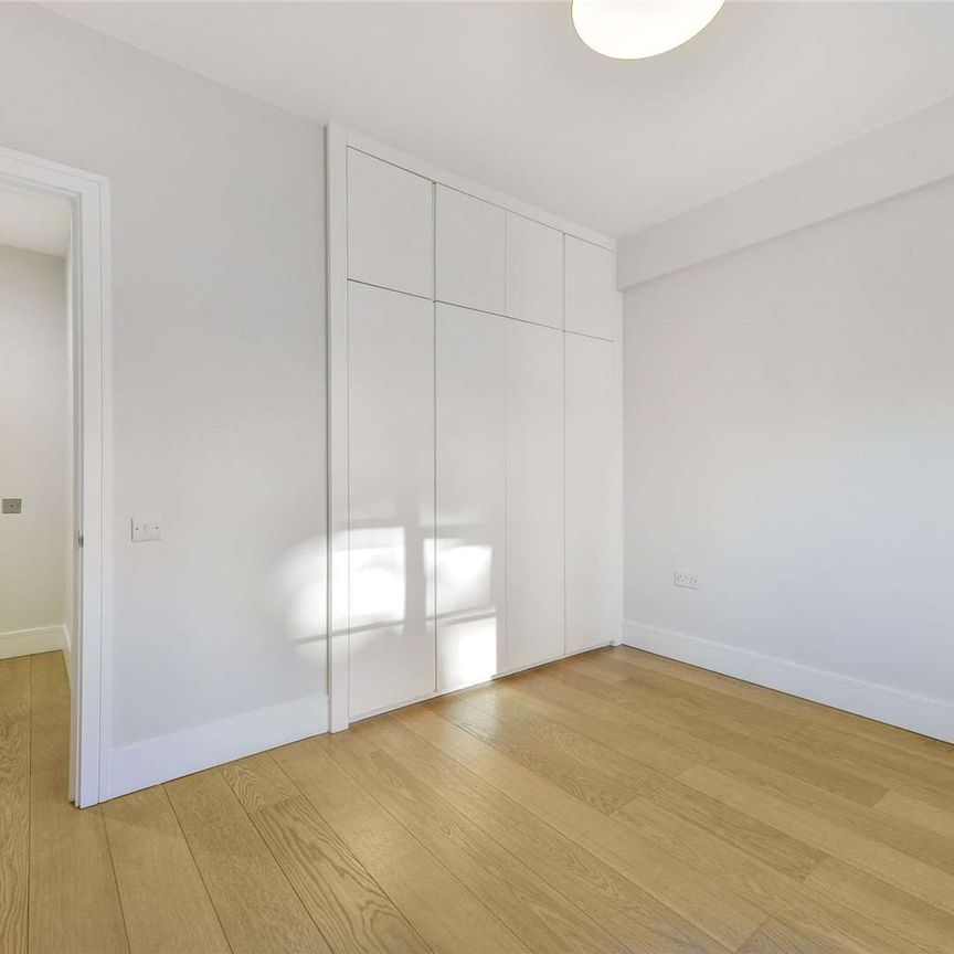 Well presented two bedroom apartment located close to Sloane Square - Photo 1