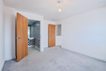3 bedroom apartment to rent - Photo 3