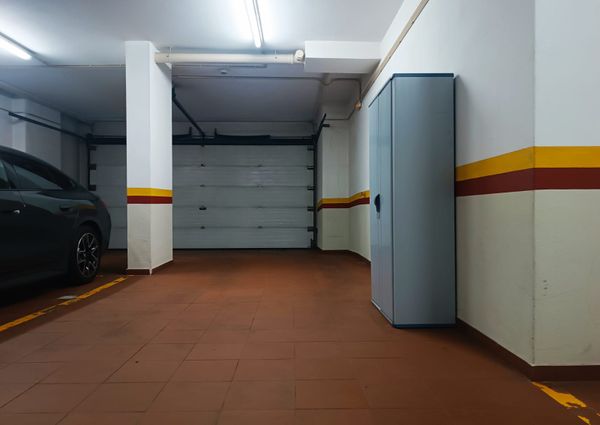 Apartamento T3 com Terraço Privativo para Arrendamento em Nova Queijas