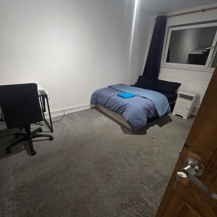 Room in a Shared Flat, Clarence Lane, SW15 - Photo 1