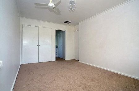 6 Knights Drive, Glen Waverley - Photo 2
