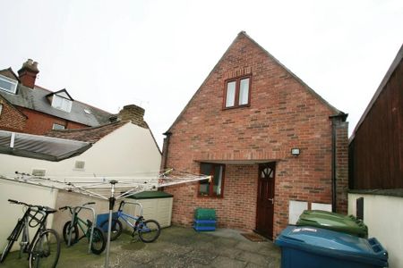 4 bedroom detached house to rent - Photo 2