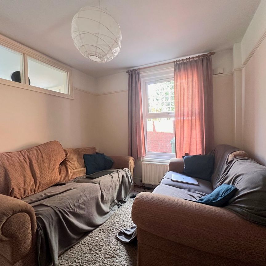 6 bedroom house to rent - Photo 1