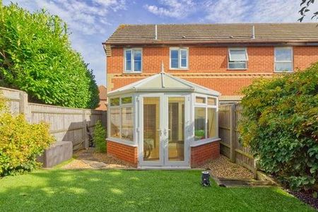 Caldecotte - A Lovely Bedroom Semi-detached Home, MK7 - Photo 3