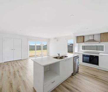 Brand new family home! - Photo 5