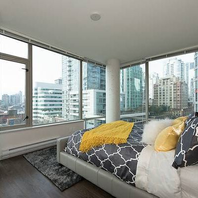 New large 2 br+den sub penthouse Apt., Yaletown - Photo 3