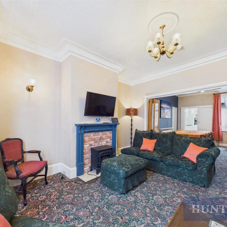 6 bedroom terraced house to rent - Photo 1