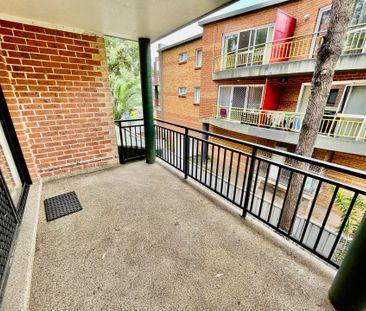 Conveniently Located Apartment! - Photo 6