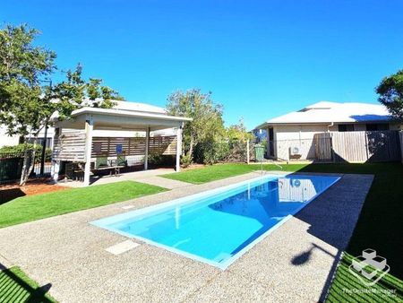 Pristine modern 3 bedroom townhouse - Photo 5