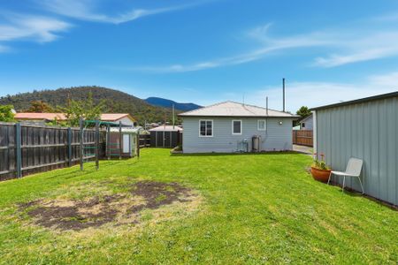 Warm and Welcoming Home - Photo 5