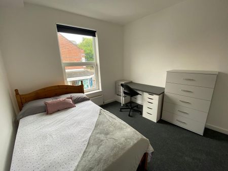 8 bedroom flat to rent - Photo 5