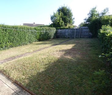 2 bed Semi-Detached - To Let - Photo 3