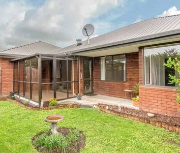 Tidy Townhouse for Rent - Photo 2