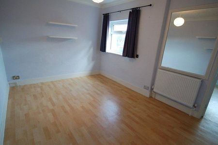2 bedroom end of terrace house to rent - Photo 2