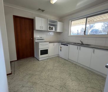 EASY LIVING IN SOUTH MUDGEE - Photo 3