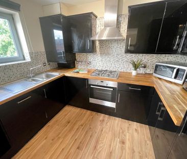 4 bedroom terraced house to rent - Photo 4