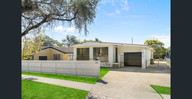Spacious Three Bedroom Home in Kippa-Ring! - Photo 1