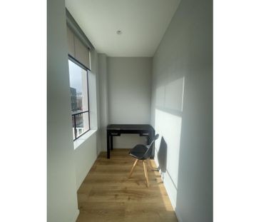 Two bedrooms, two bathrooms light filled inner city apartment - Photo 2