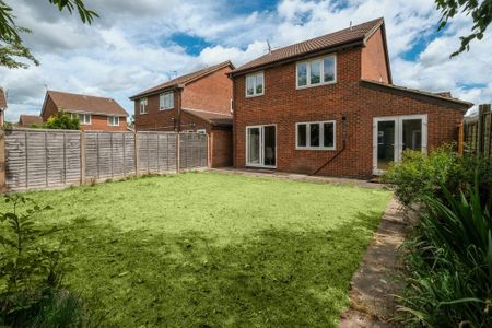4 bedroom semi-detached house to rent - Photo 2