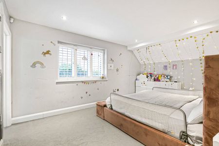 Oak End Way, Woodham, Addlestone, Surrey, KT15 3DT - Photo 4