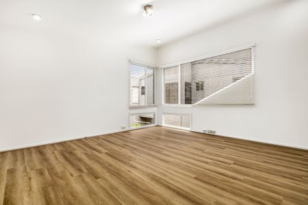 22/15 Beach Street, Port Melbourne VIC 3207 - Townhouse For Rent | Domain - Photo 2