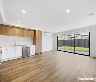 Easy-Care Living in the Heart of Emu Springs, Sunbury - Photo 3