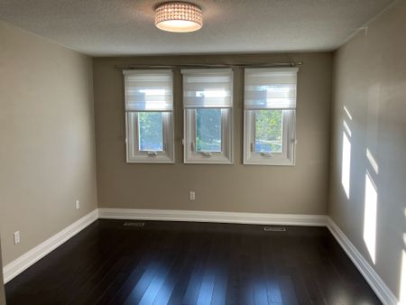 For Lease - 2245 SHIPWRIGHT Road, Oakville, Ontario - Photo 2