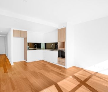 Modern, Luxury One-bedroom Apartment in the Heart of the City - Photo 2