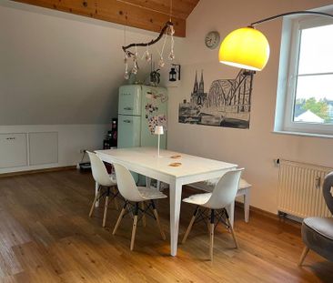Moderne Dachgeschosswohnung in zentraler Lage von Siegburg - Photo 1