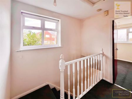 FAIRLEIGH ROAD, BASILDON - Photo 4