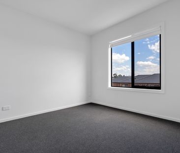 Contemporary Townhouse! - Photo 2