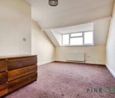 3 BEDROOM House - Terraced - Photo 3