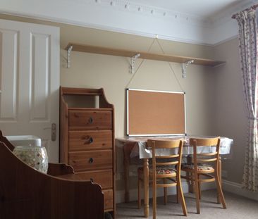 Room in a Shared House, Frithville Gardens, W12 - Photo 6