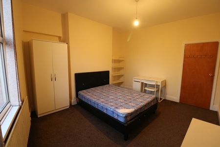 6 Bedroom Terraced To Rent in Lenton - Photo 5