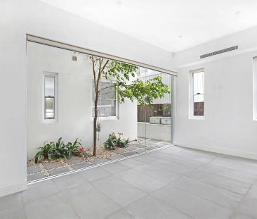 Stunning Family Home with Versatile Floorplan - Photo 1