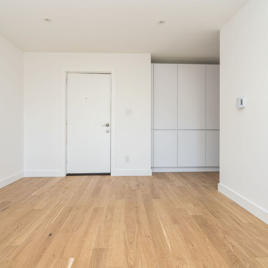 110 Oriole Parkway - Photo 1