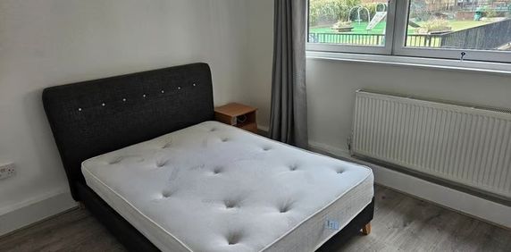 Room in a Shared Flat, Greyhound Road, W6 - Photo 2