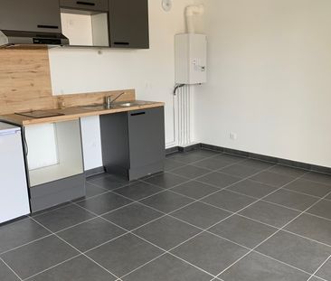 Location Appartement 2 pièces 46m² LES ANGLES 30133 - Photo 3