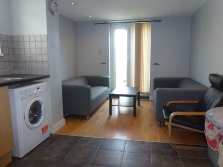2 bedroom flat to rent - Photo 4