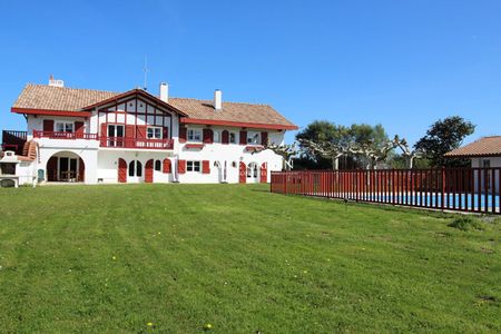 MAISON A LOUER A URRUGNE AVEC PISCINE ET TERRAIN DE 9000 M² - Photo 4