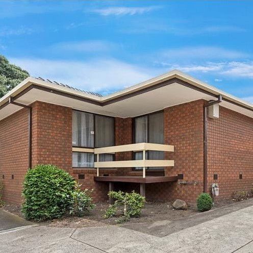 1/12 Oriel Road, Ivanhoe - Photo 2