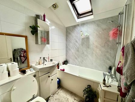 2 Bed Flat, Hillsborough Court, NW6 - Photo 4