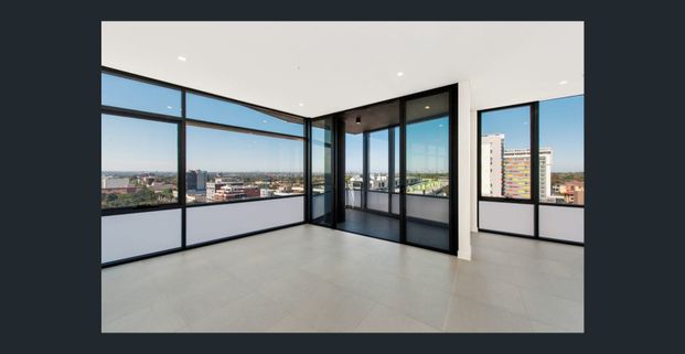 Modern 2 Bedroom Apartment with Stunning City & Harbour Views - Photo 1