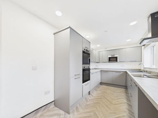 3 bedroom semi-detached bungalow to rent - Photo 1