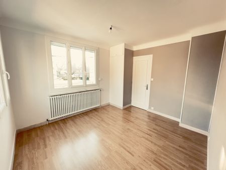 Location Appartement 4 pièces 87m² ST MARTIN D HERES 38400 - Photo 4