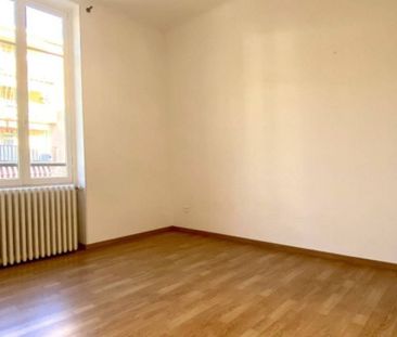 Location Appartement T4 - Photo 3