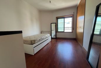 Fantástico Apartamento T2 Mobilado com Garagem e Arrumos