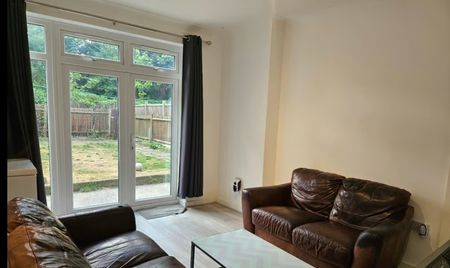Room in a Shared House, St Leonard Street Croydon, CR0 - Photo 2