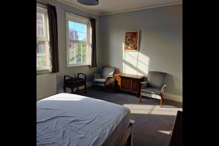 5 Bed Flat, Green Lanes, N13 - Photo 2